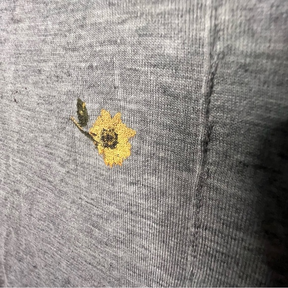 No Boundaries | daisy embroidered grey tee with knot tie front. Medium. NWoT - Picture 9 of 11
